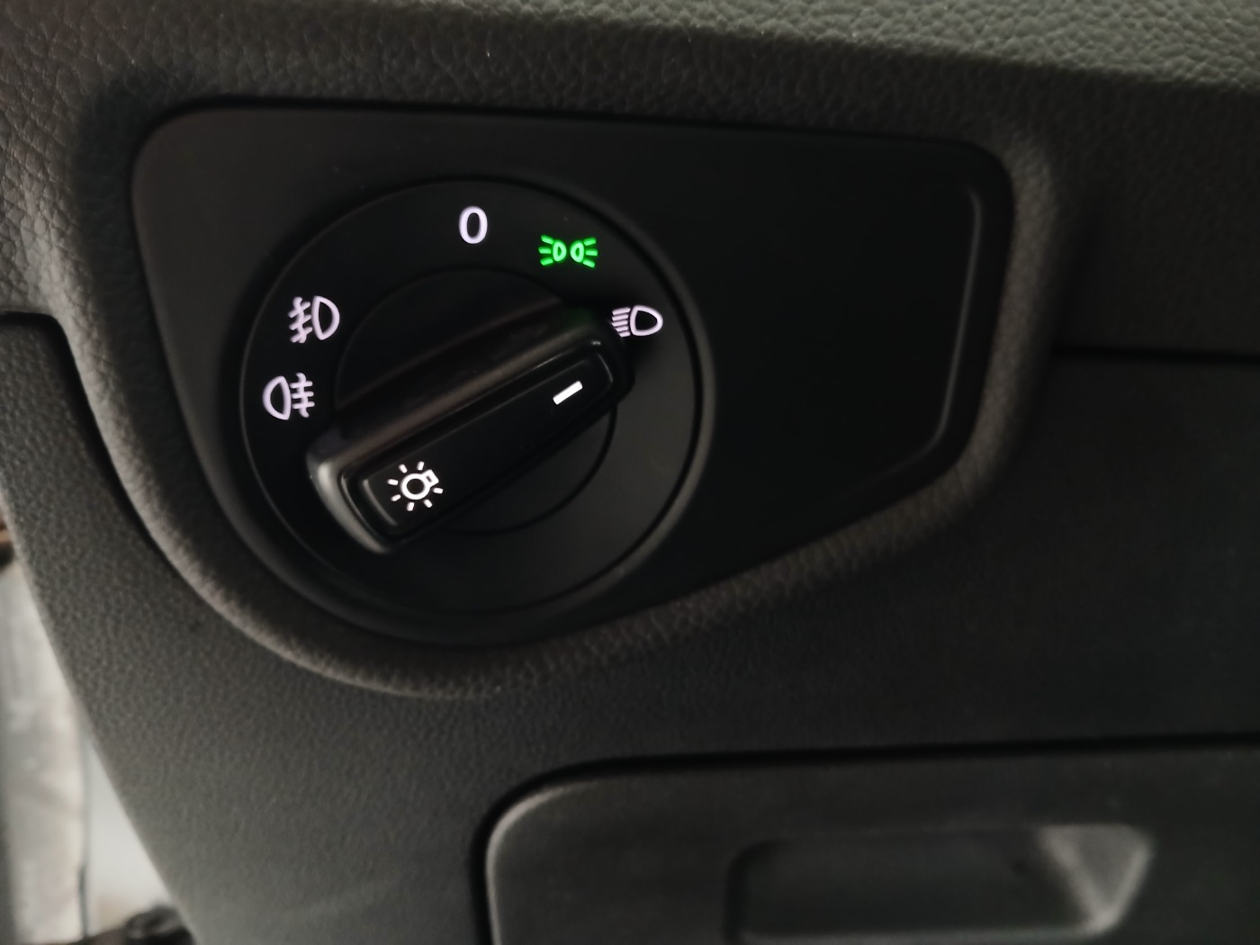 VW Touran 2.0 TDI BMT | Bild 13 von 27