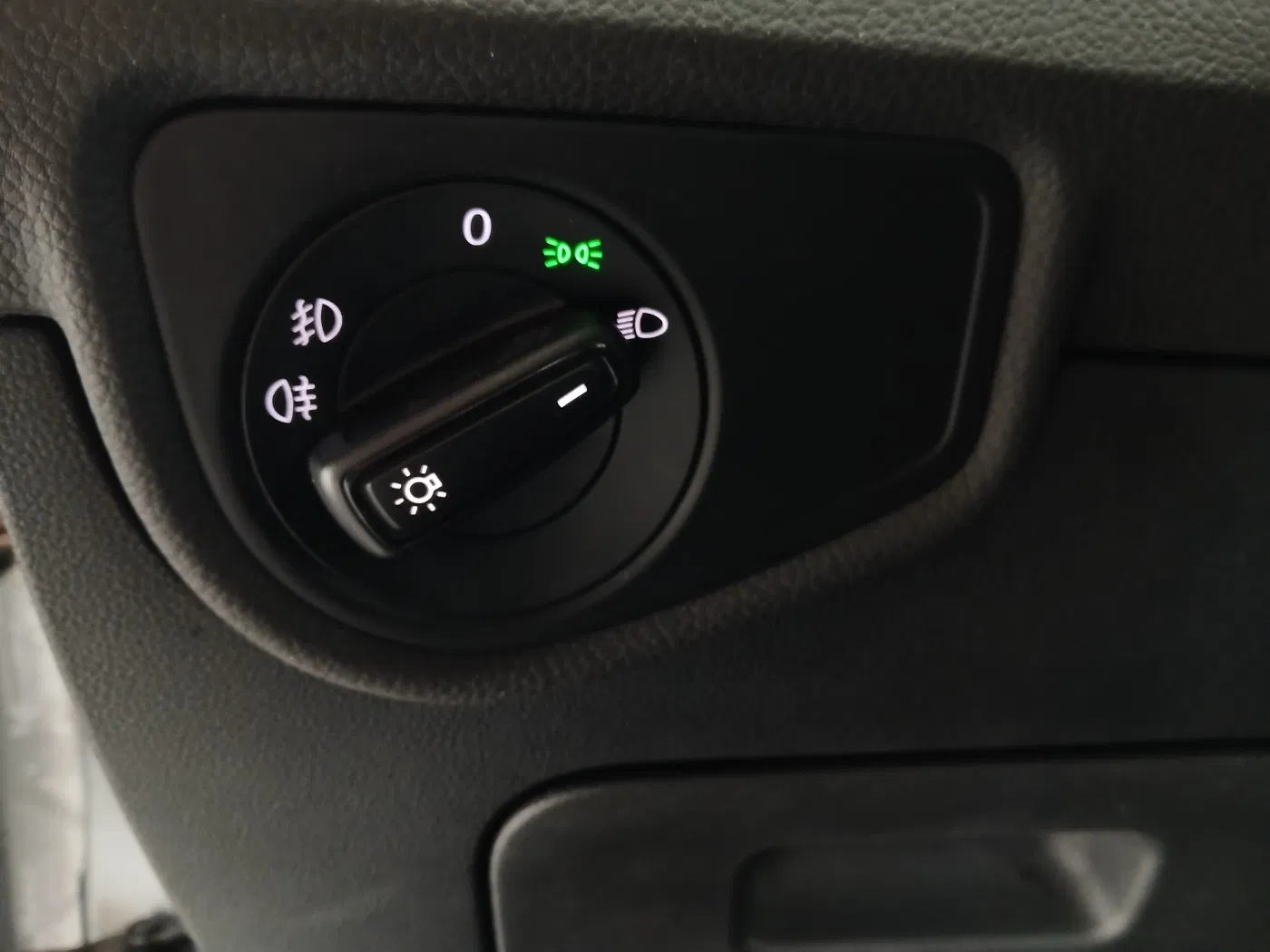 VW Touran 2.0 TDI BMT | Bild 13 von 27