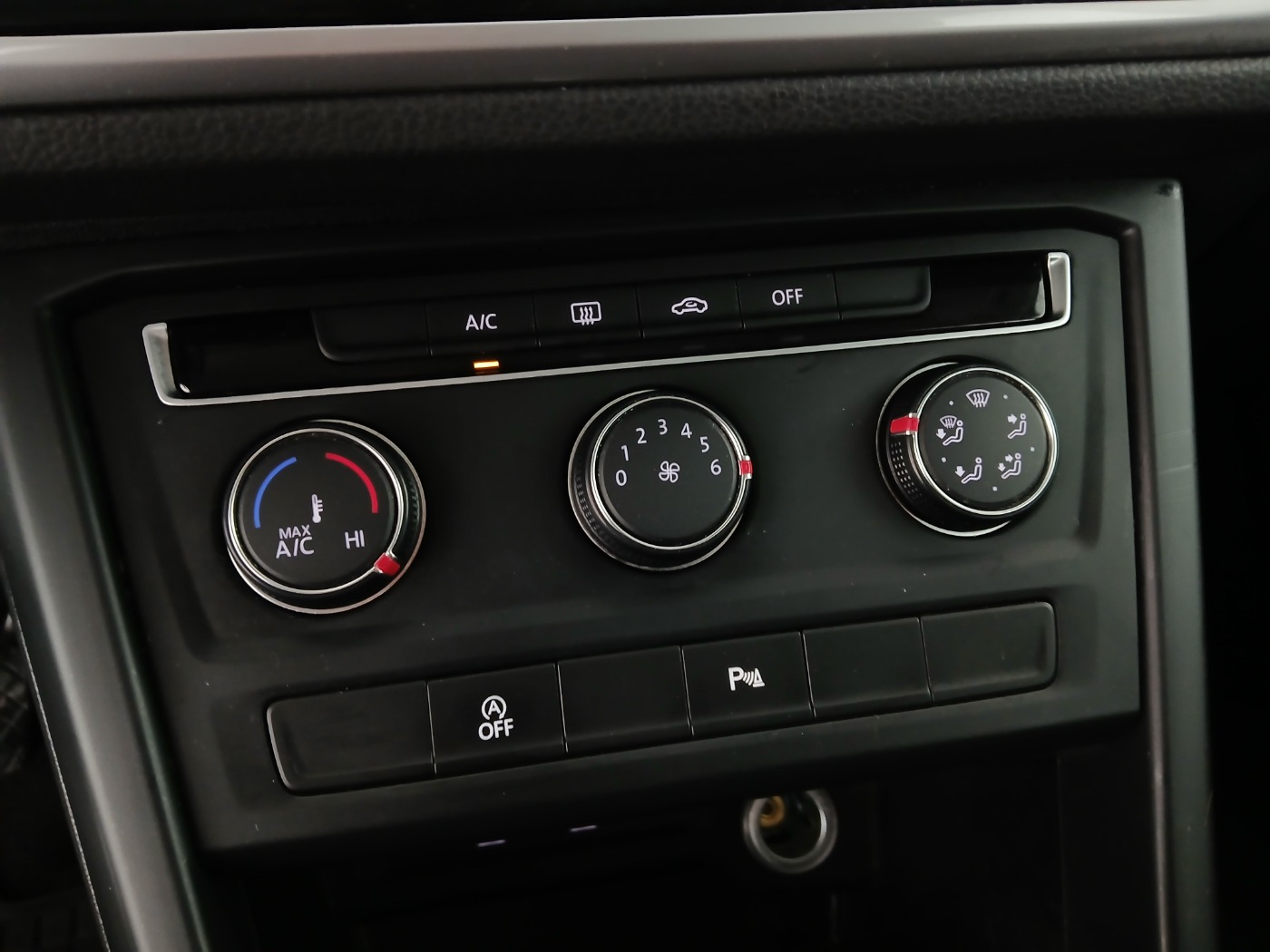 VW Touran 2.0 TDI BMT | Bild 23 von 27