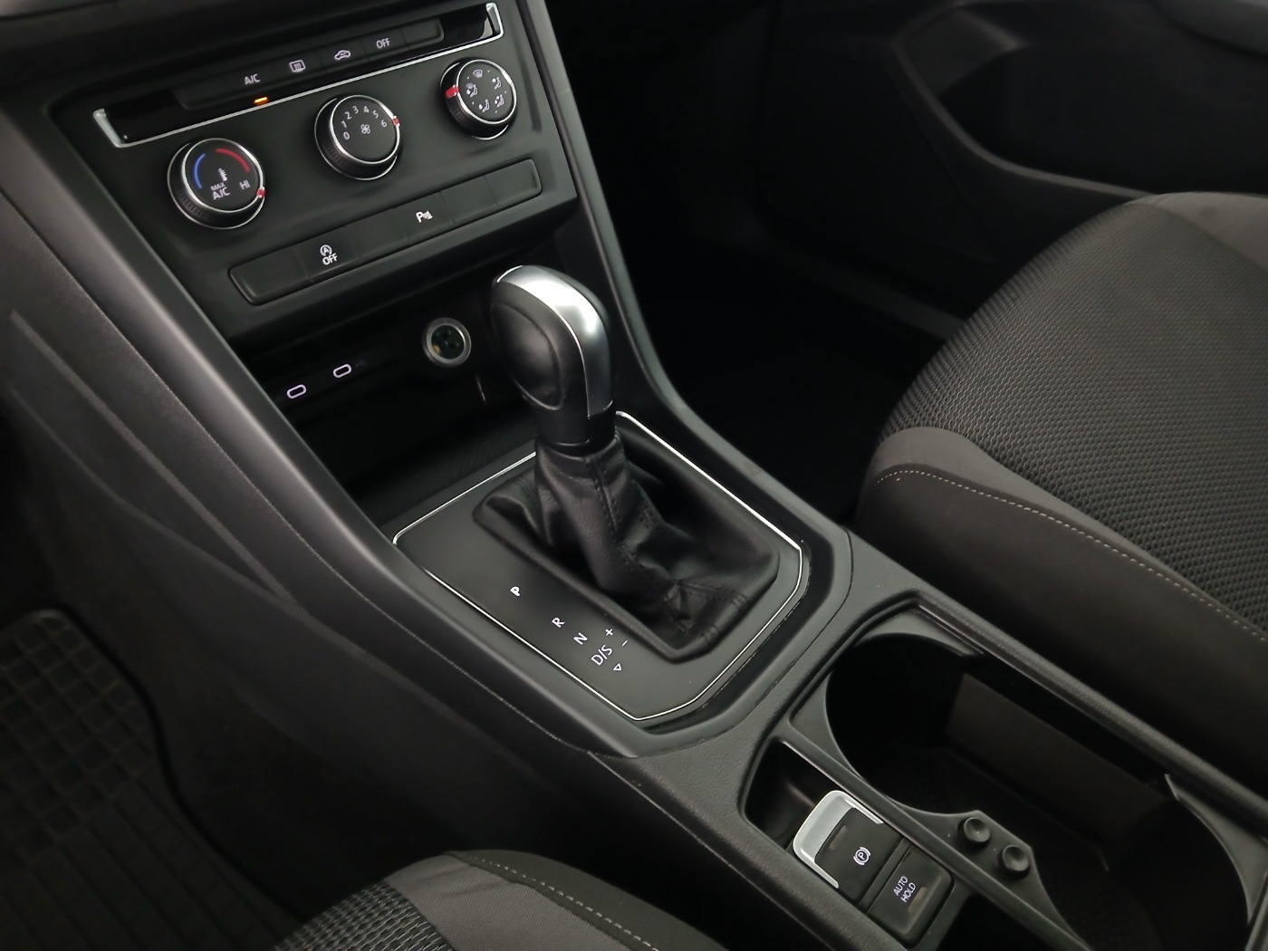 VW Touran 2.0 TDI BMT | Bild 24 von 27