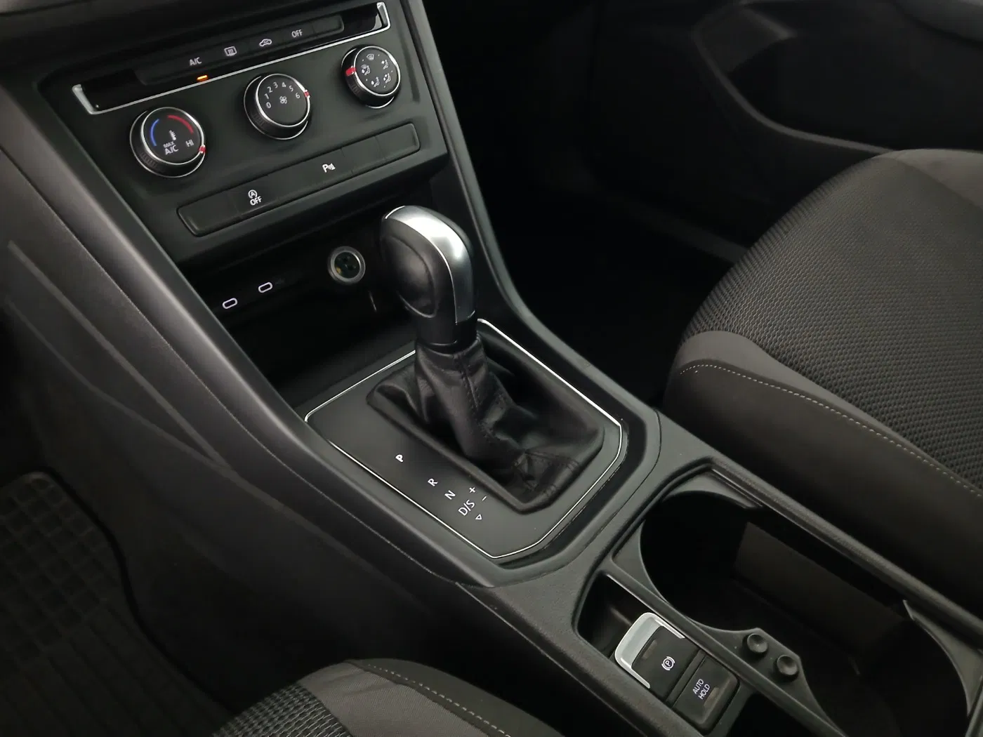 VW Touran 2.0 TDI BMT | Bild 24 von 27