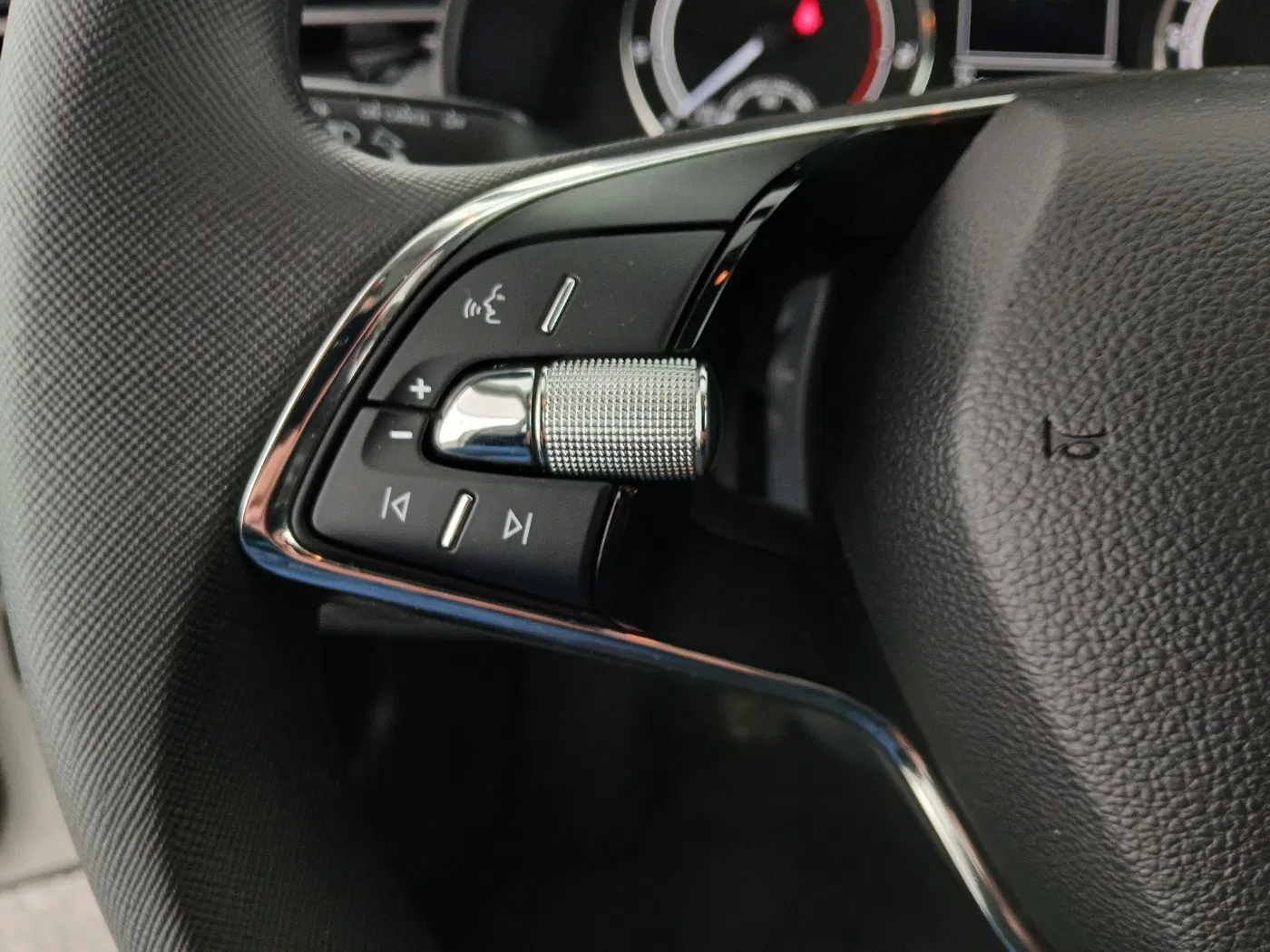 Skoda Scala 1.0 TSI Sport | Bild 16 von 27