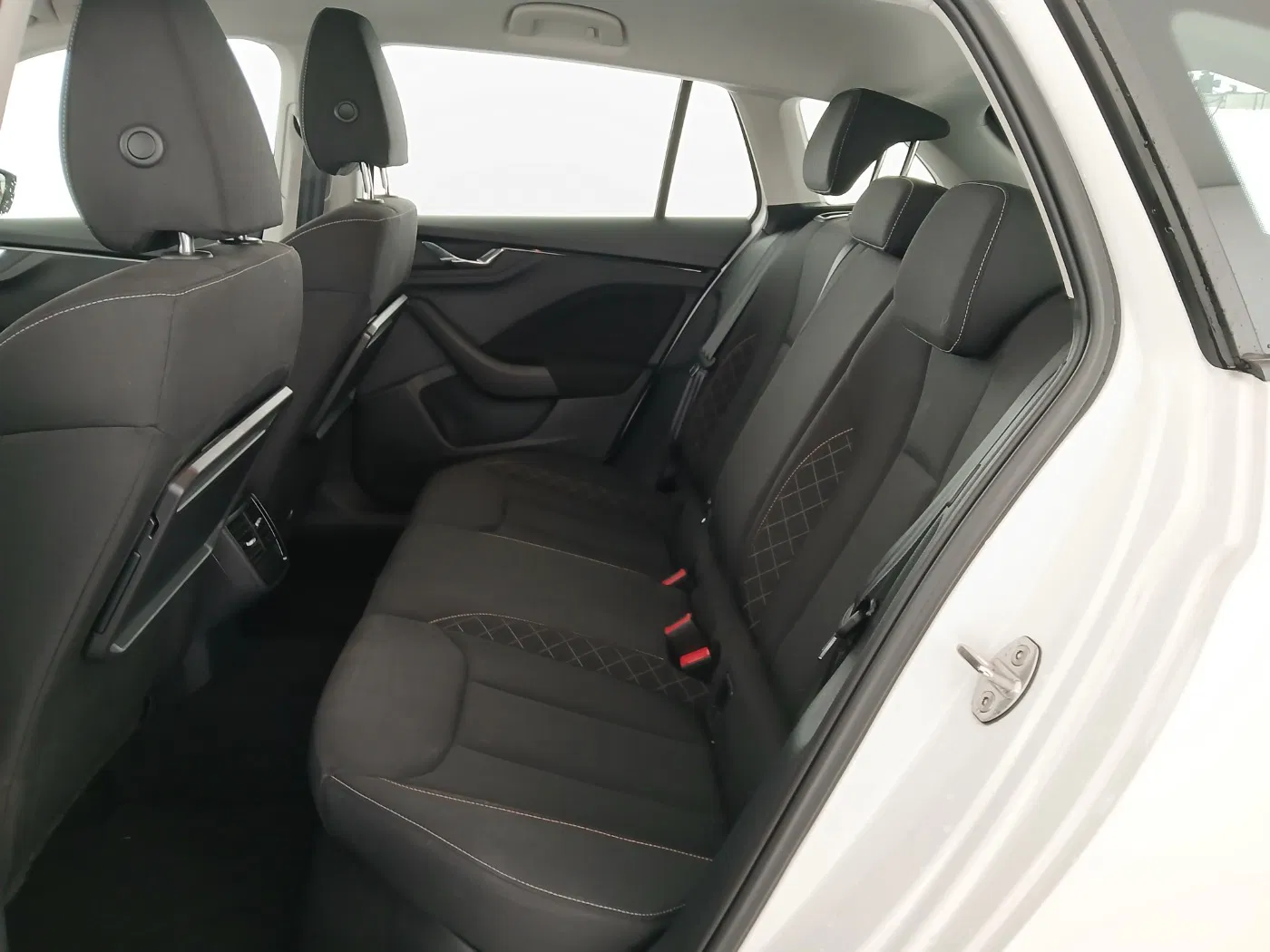 Skoda Scala 1.0 TSI Sport | Bild 26 von 27