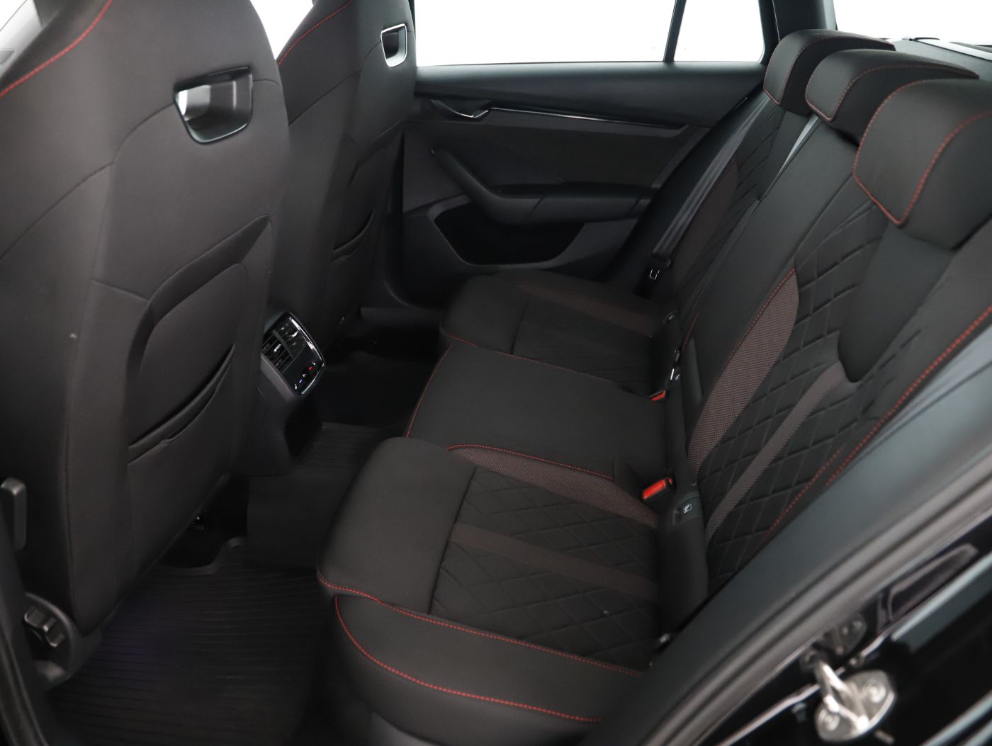 Skoda Octavia Combi RS iV DSG | Bild 10 von 26