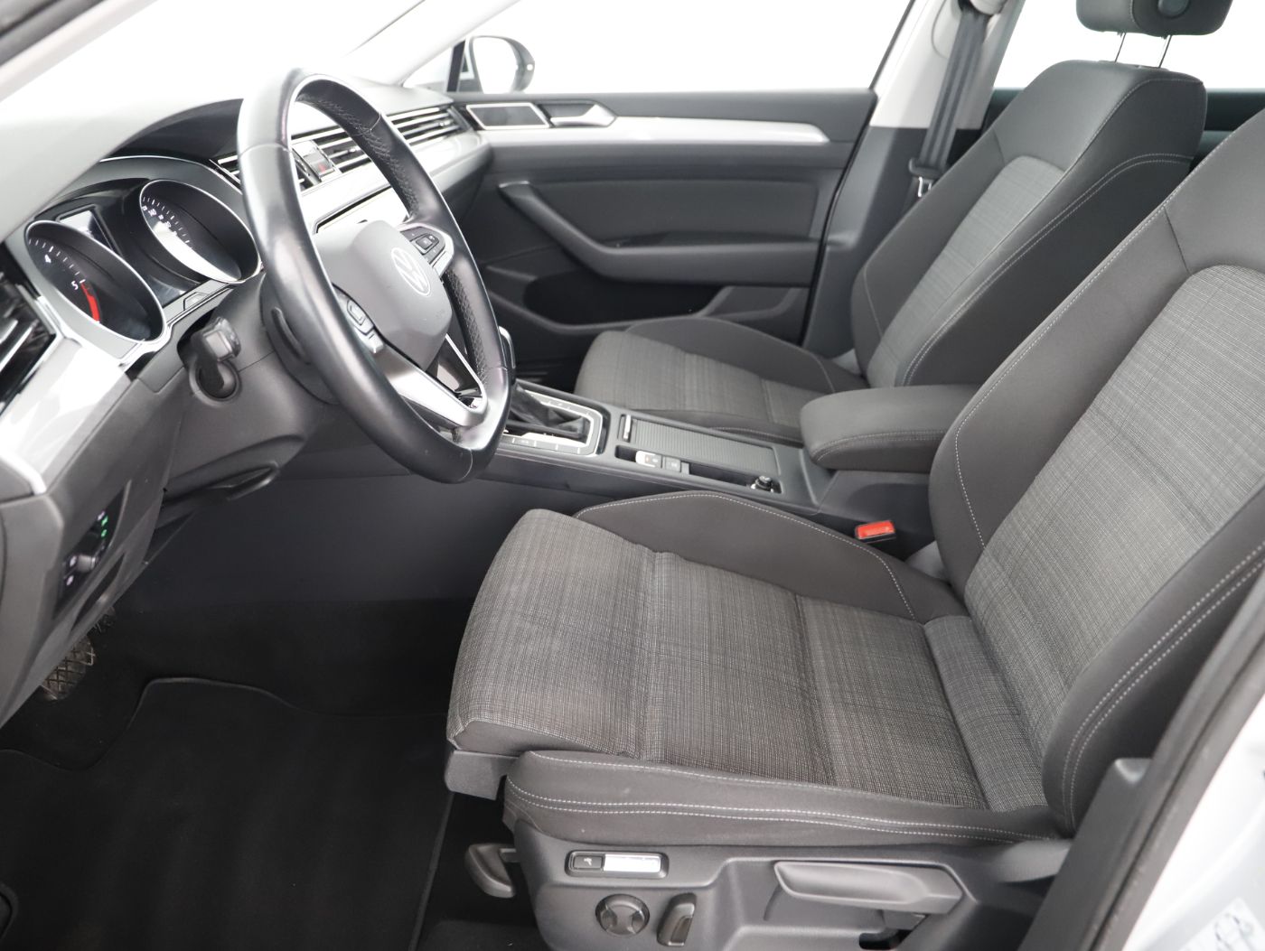 VW Passat Var. 2.0 TDI Bus. DSG | Bild 11 von 27