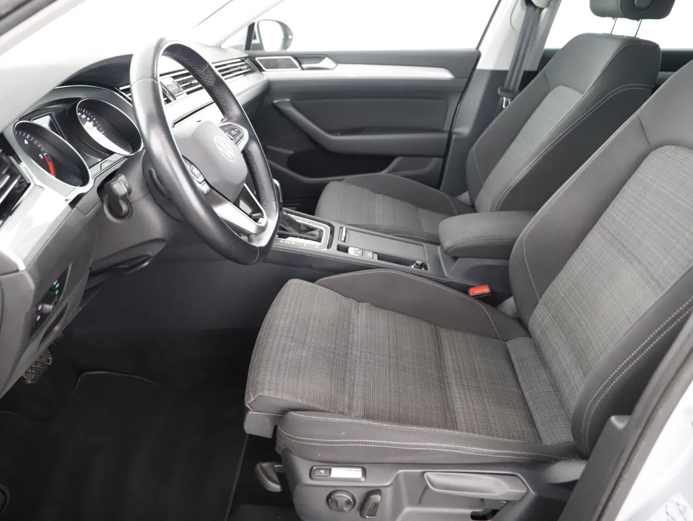 VW Passat Var. 2.0 TDI Bus. DSG | Bild 11 von 27