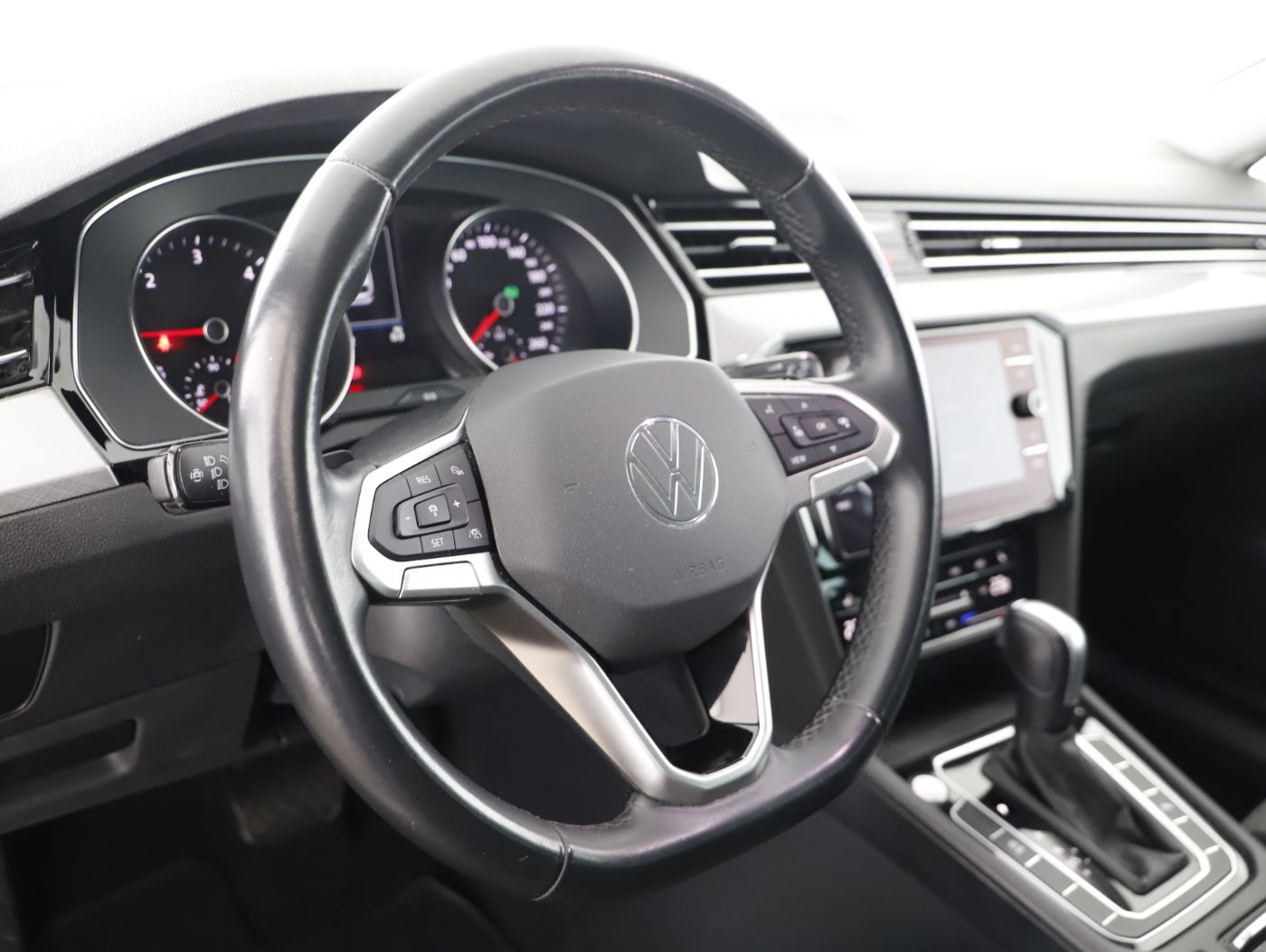 VW Passat Var. 2.0 TDI Bus. DSG | Bild 13 von 27