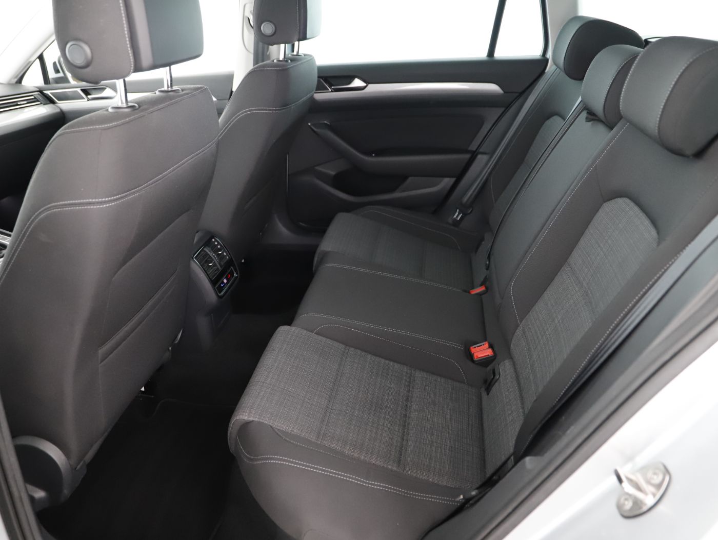 VW Passat Var. 2.0 TDI Bus. DSG | Bild 22 von 27