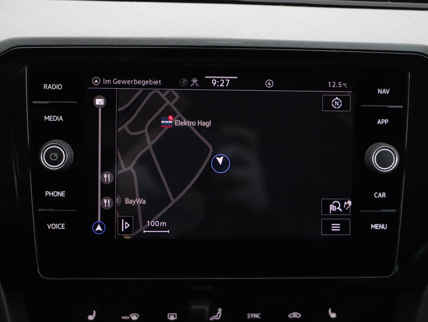 VW Passat Var. 2.0 TDI Bus. DSG | Bild 18 von 27