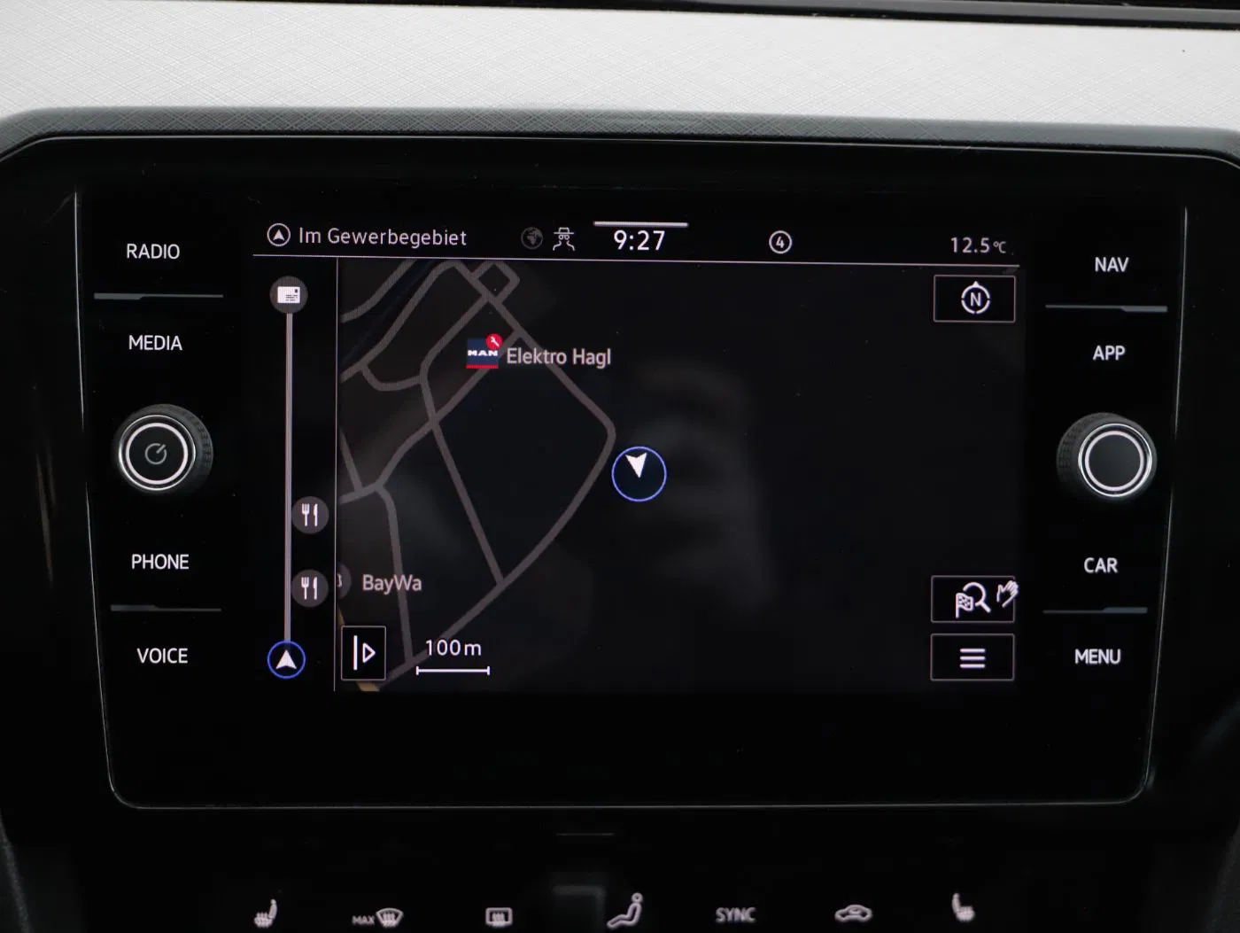 VW Passat Var. 2.0 TDI Bus. DSG | Bild 18 von 27