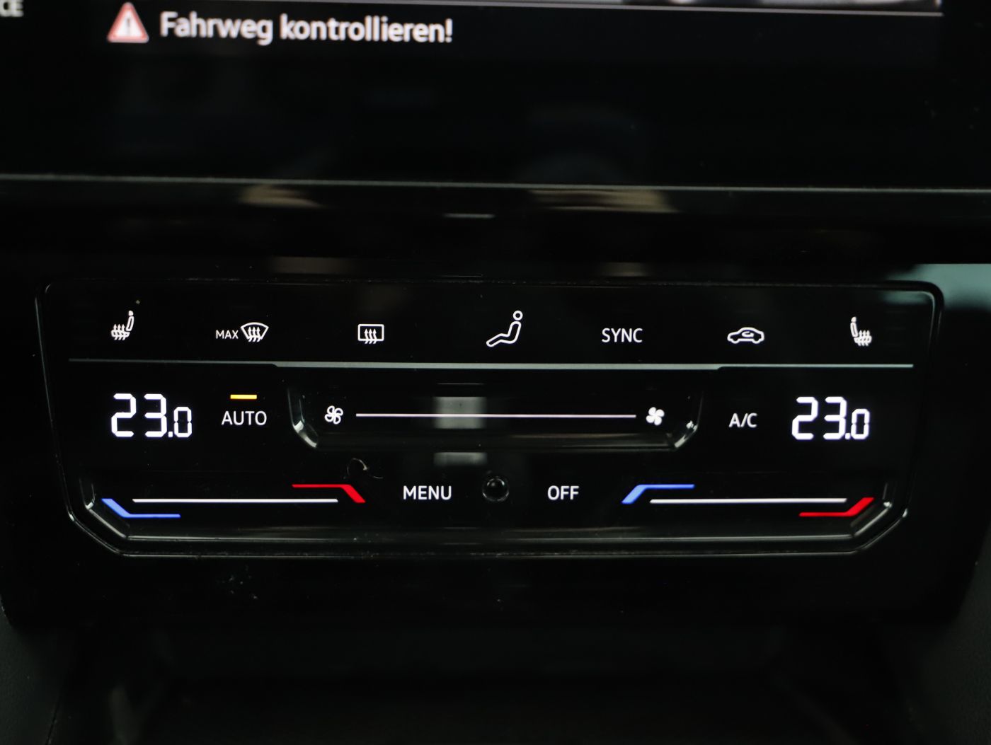 VW Passat Var. 2.0 TDI Bus. DSG | Bild 20 von 27