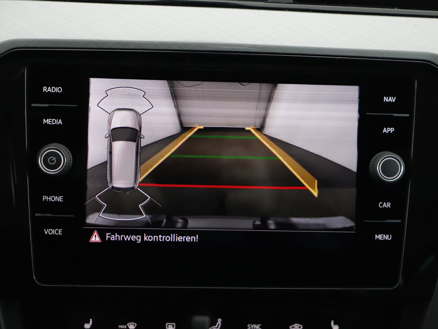 VW Passat Var. 2.0 TDI Bus. DSG | Bild 19 von 27