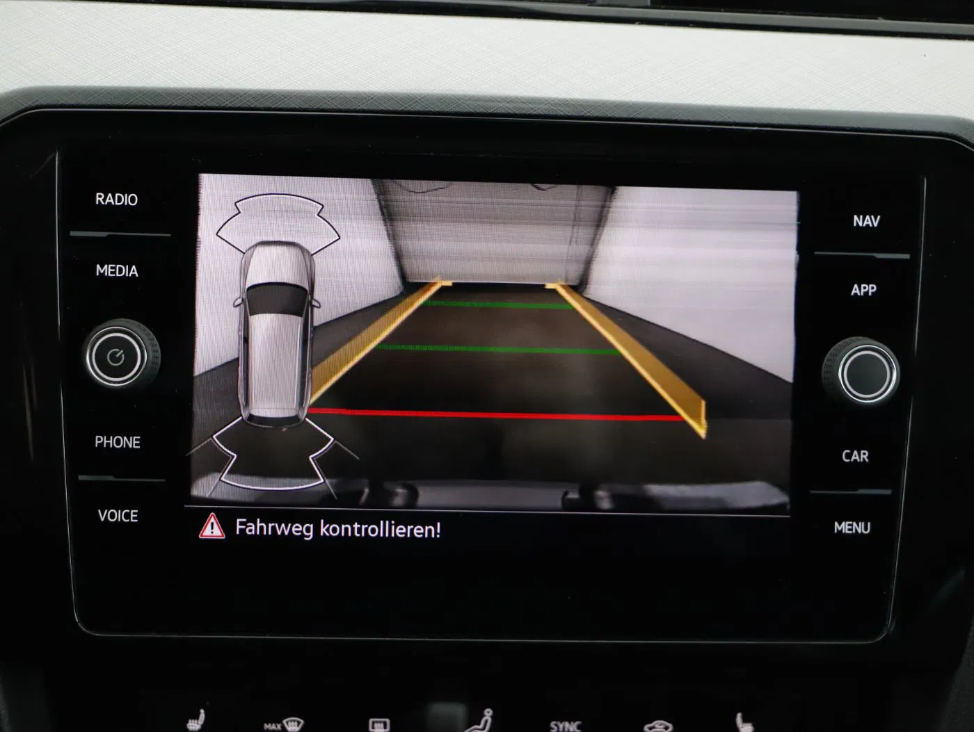 VW Passat Var. 2.0 TDI Bus. DSG | Bild 19 von 27
