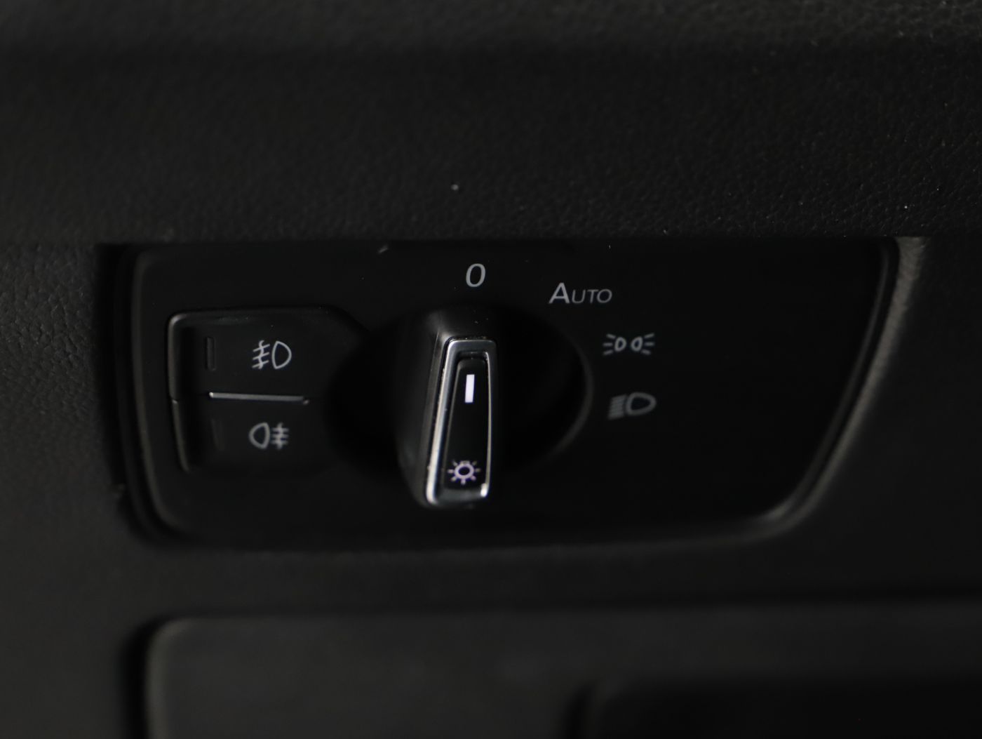 VW Passat Var. 2.0 TDI Bus. DSG | Bild 10 von 27