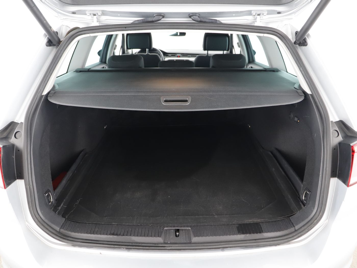 VW Passat Var. 2.0 TDI Bus. DSG | Bild 23 von 27
