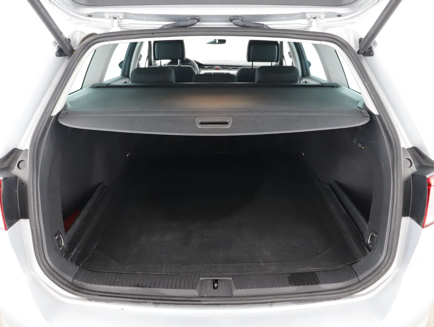VW Passat Var. 2.0 TDI Bus. DSG | Bild 23 von 27