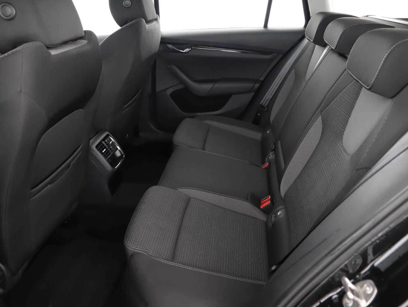 Skoda Octavia Combi 2.0 TDI Ambition | Bild 23 von 26