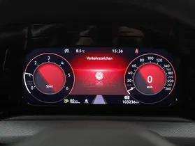 VW Golf VIII Var. 2.0 TDI Life | Thumbnail 16 von 28