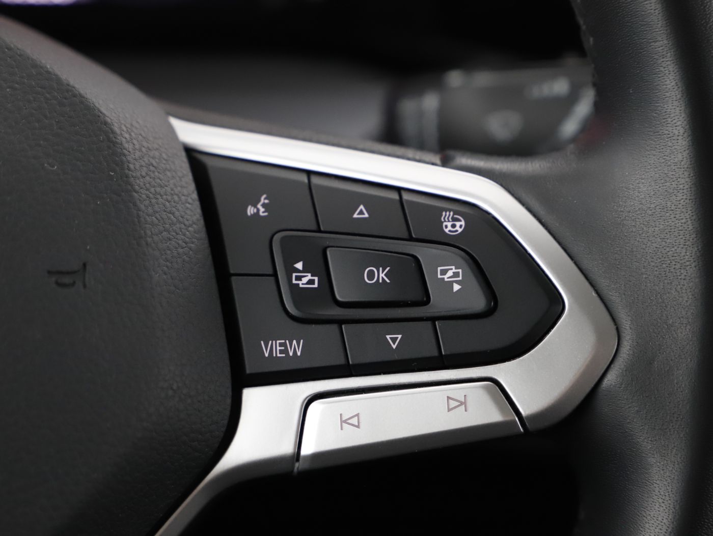 VW Golf VIII Var. 2.0 TDI Life | Bild 19 von 28