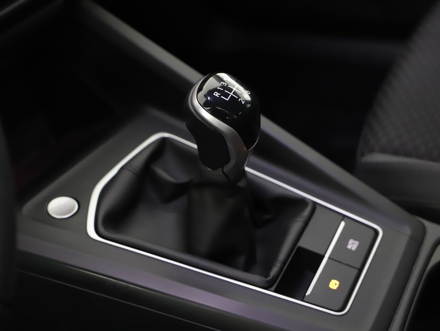 VW Golf VIII Var. 2.0 TDI Life | Bild 24 von 28