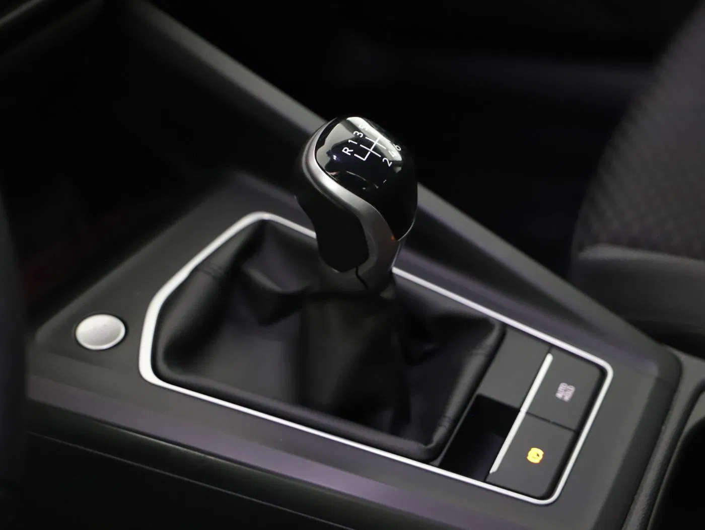 VW Golf VIII Var. 2.0 TDI Life | Bild 24 von 28