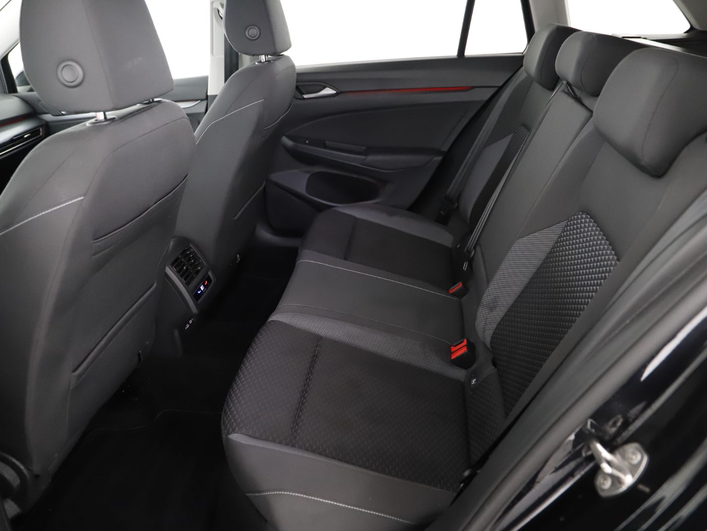 VW Golf VIII Var. 2.0 TDI Life | Bild 25 von 28