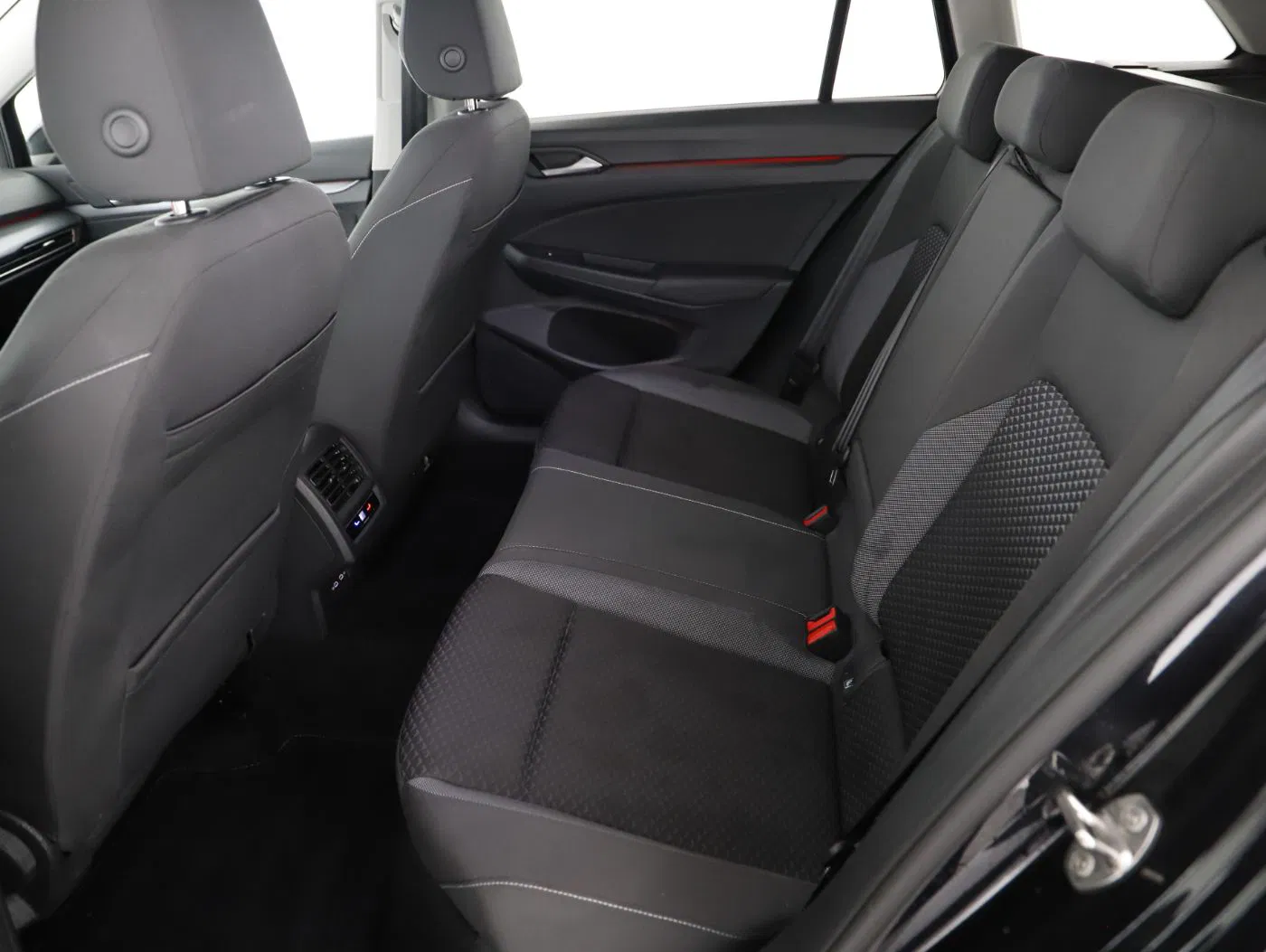 VW Golf VIII Var. 2.0 TDI Life | Bild 25 von 28