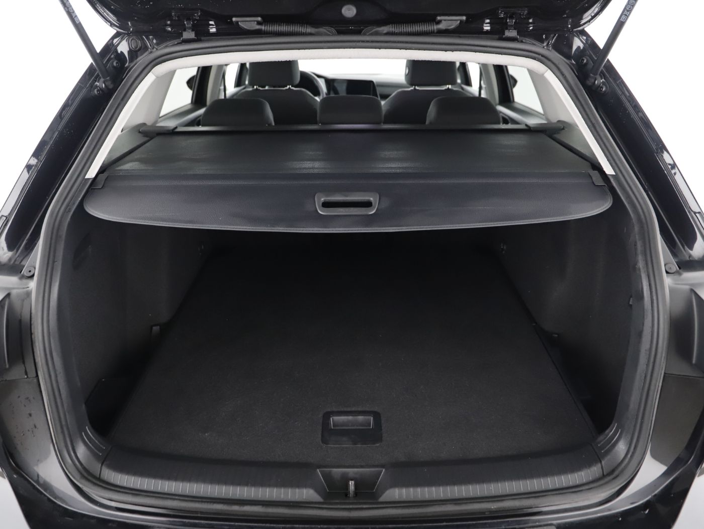 VW Golf VIII Var. 2.0 TDI Life | Bild 26 von 28