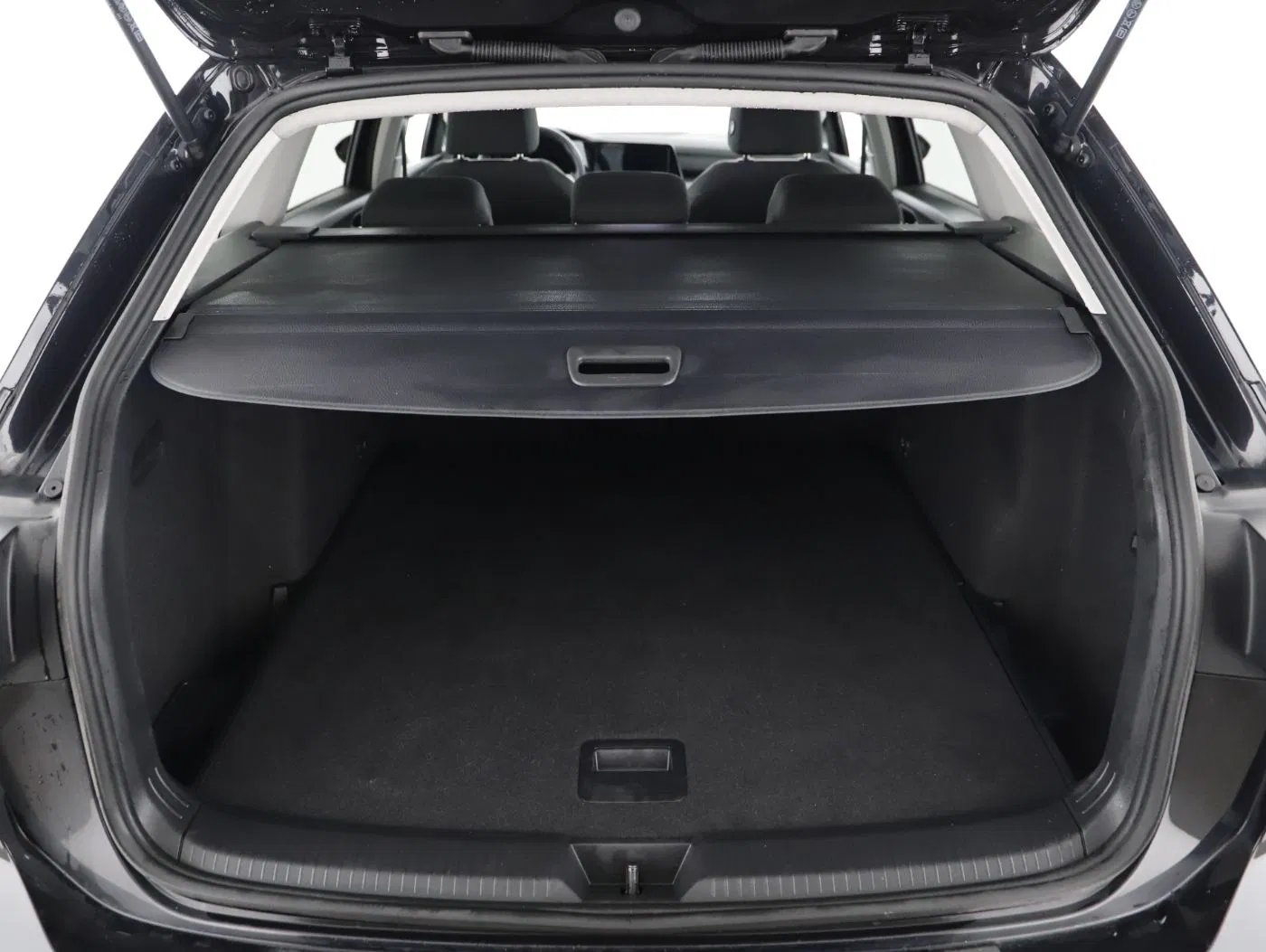 VW Golf VIII Var. 2.0 TDI Life | Bild 26 von 28