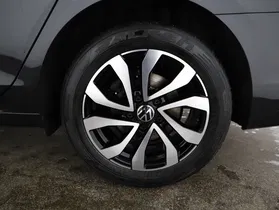 VW Golf VIII Var. 2.0 TDI Life | Thumbnail 10 von 28