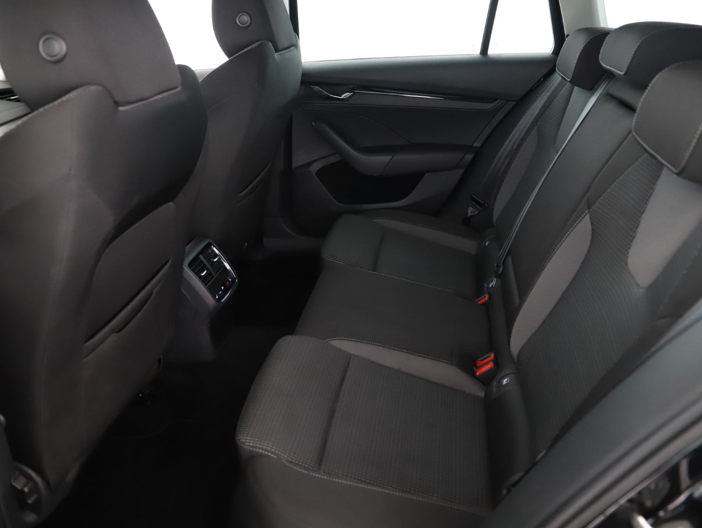 Skoda Octavia Combi 2.0 TDI Amb. | Bild 25 von 27