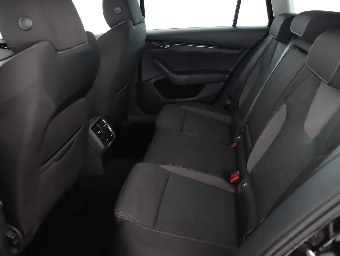 Skoda Octavia Combi 2.0 TDI Amb. | Bild 25 von 27