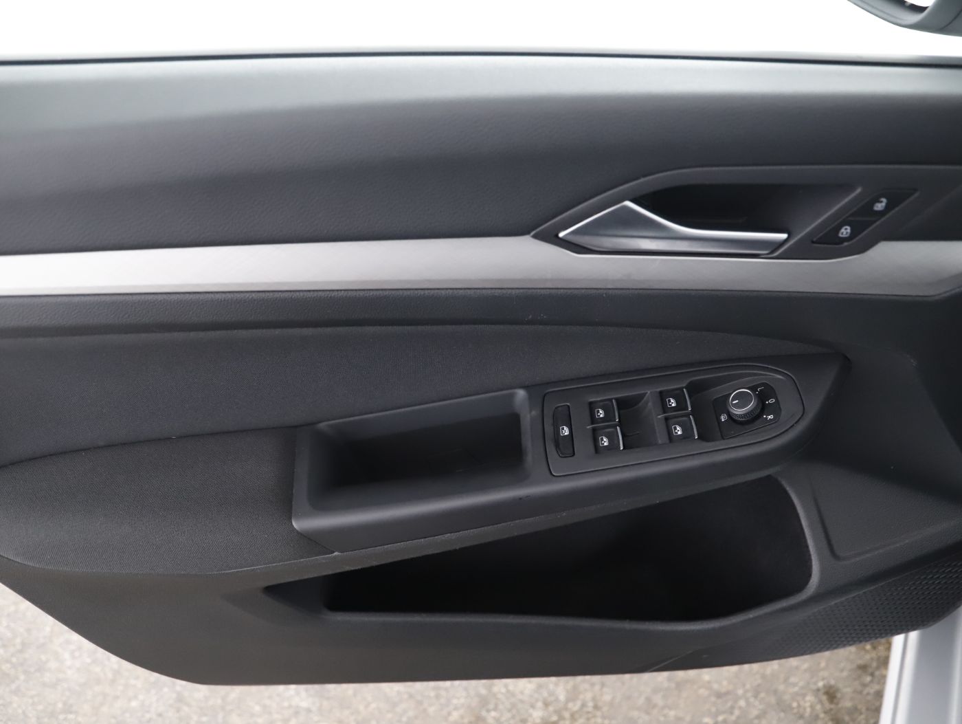 VW Golf VIII Var. 2.0TDI Life DSG | Bild 7 von 23