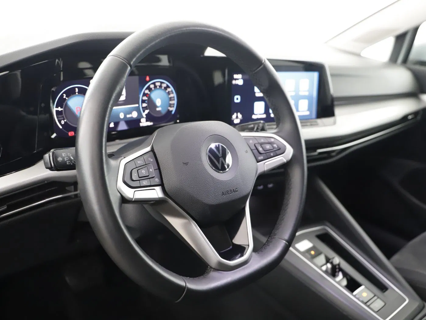 VW Golf VIII Var. 2.0TDI Life DSG | Bild 12 von 23