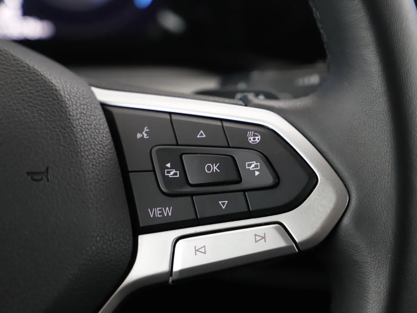 VW Golf VIII Var. 2.0TDI Life DSG | Bild 15 von 23