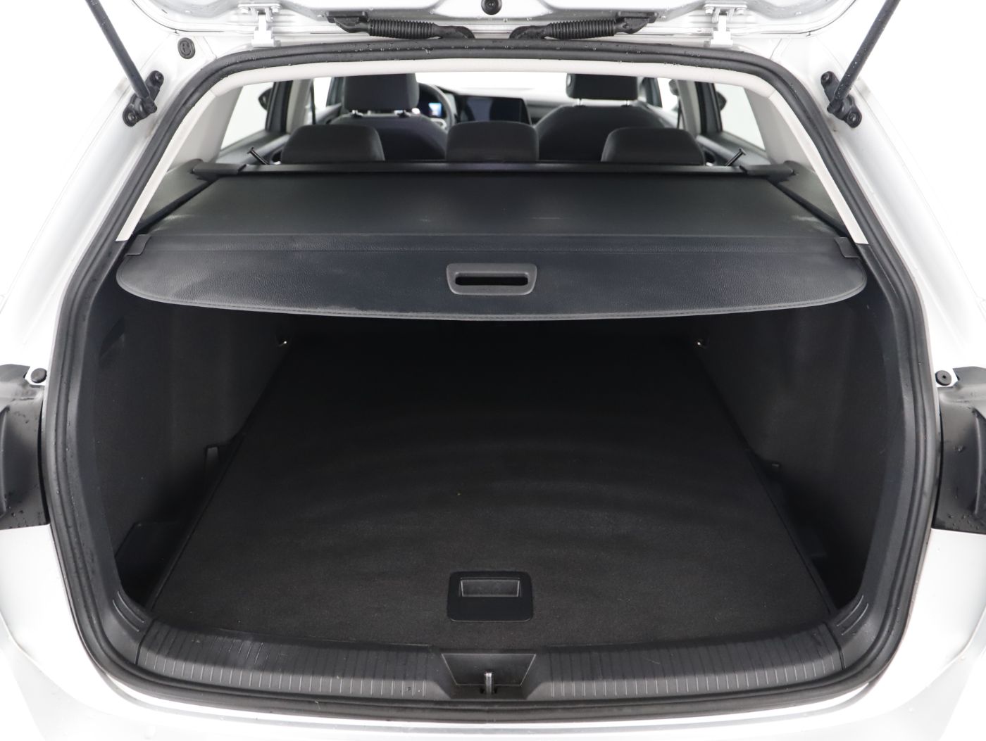 VW Golf VIII Var. 2.0TDI Life DSG | Bild 22 von 23