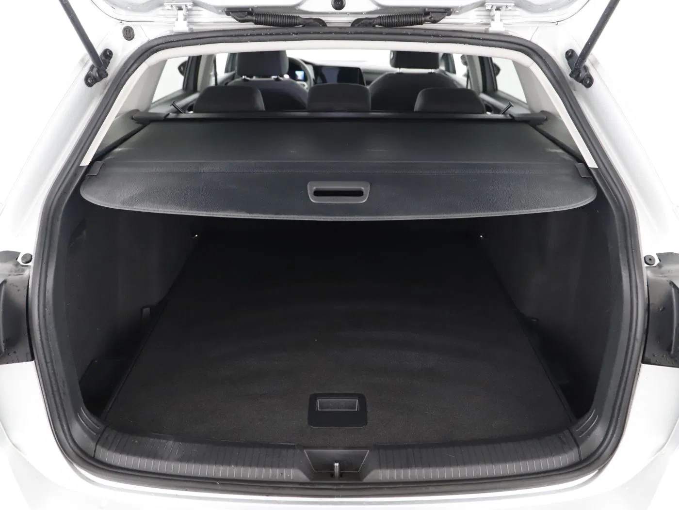 VW Golf VIII Var. 2.0TDI Life DSG | Bild 22 von 23