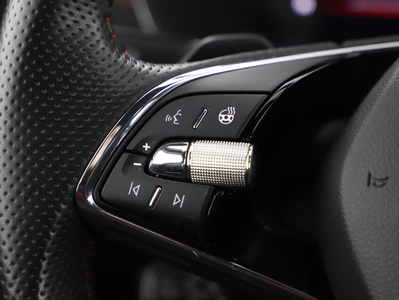 Skoda Octavia Combi 2.0 TDI 4X4 RS Aut. | Bild 10 von 23