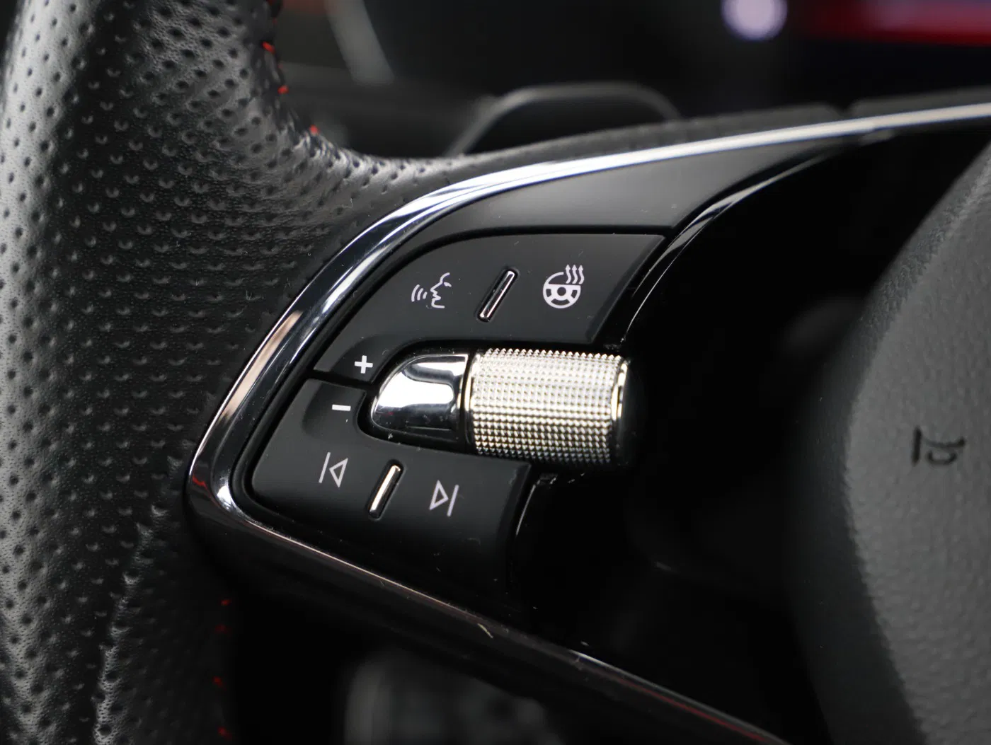 Skoda Octavia Combi 2.0 TDI 4X4 RS Aut. | Bild 10 von 23