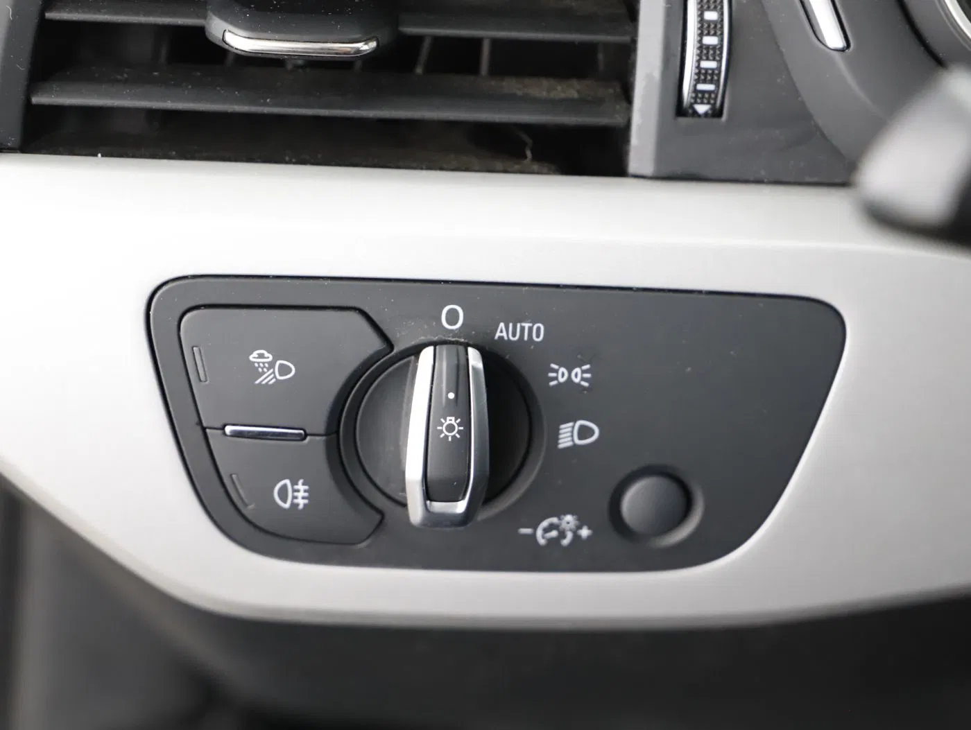 Audi A4 Avant 30 TDI Aut. | Bild 13 von 28