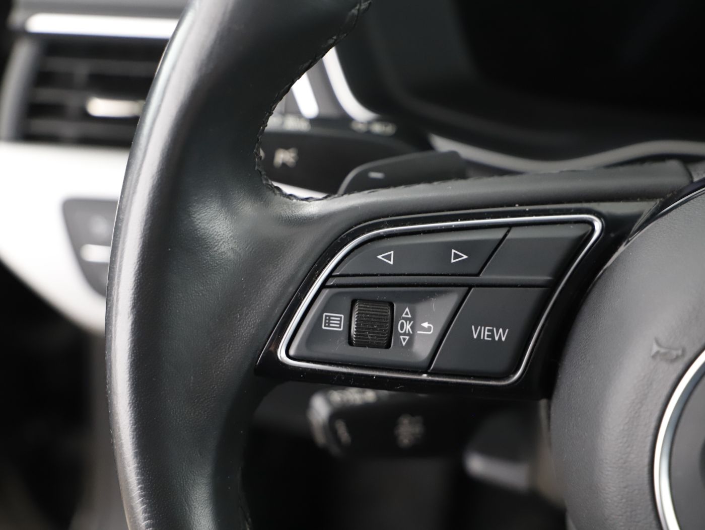 Audi A4 Avant 30 TDI Aut. | Bild 18 von 28