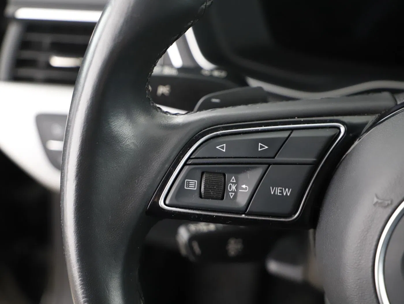 Audi A4 Avant 30 TDI Aut. | Bild 18 von 28