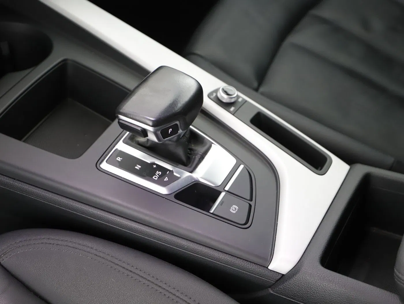 Audi A4 Avant 30 TDI Aut. | Bild 24 von 28