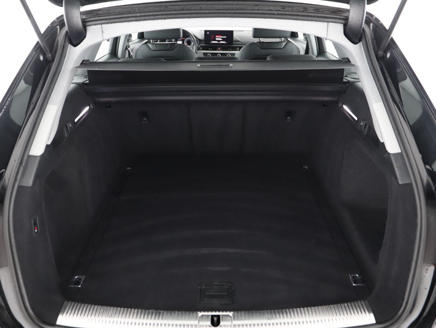 Audi A4 Avant 30 TDI Aut. | Bild 26 von 28