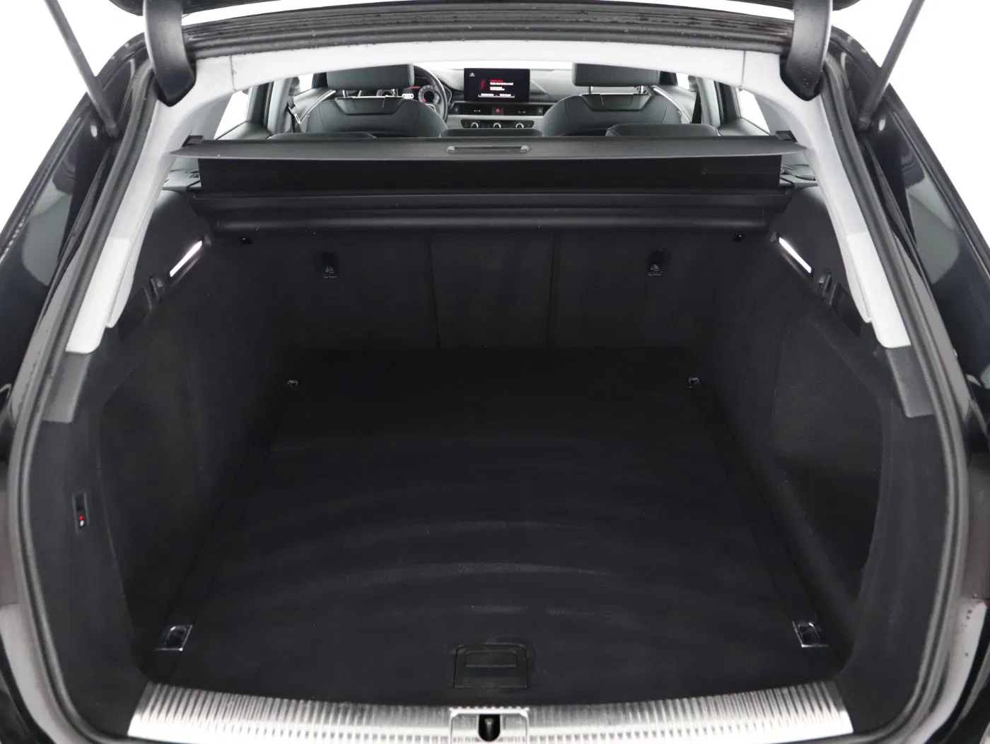 Audi A4 Avant 30 TDI Aut. | Bild 26 von 28