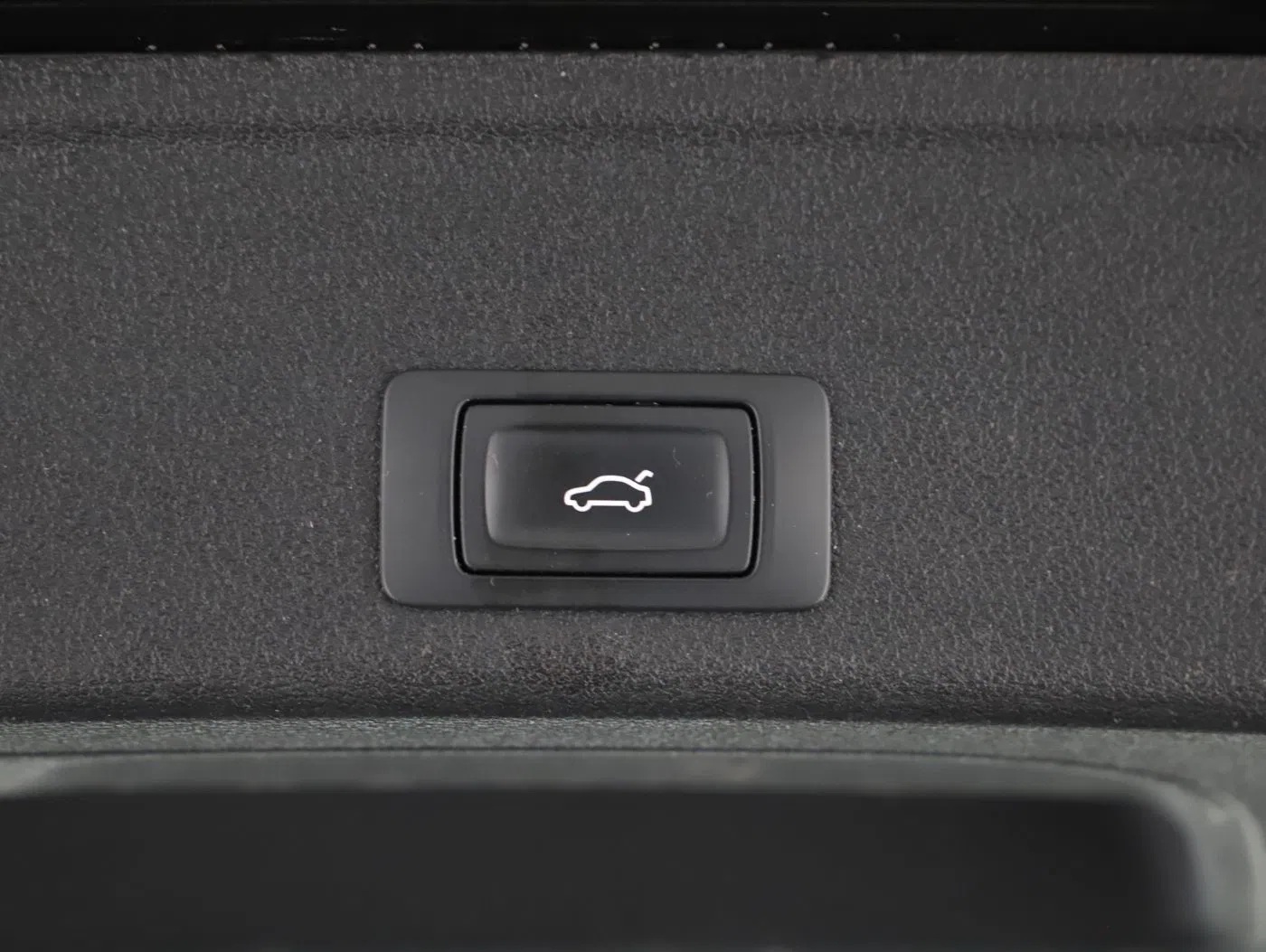 Audi A4 Avant 30 TDI Aut. | Bild 27 von 28