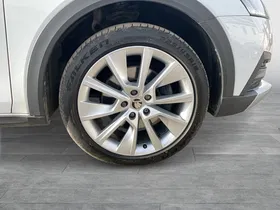 Skoda Octavia Combi 2.0 TDI Scout | Thumbnail 9 von 27