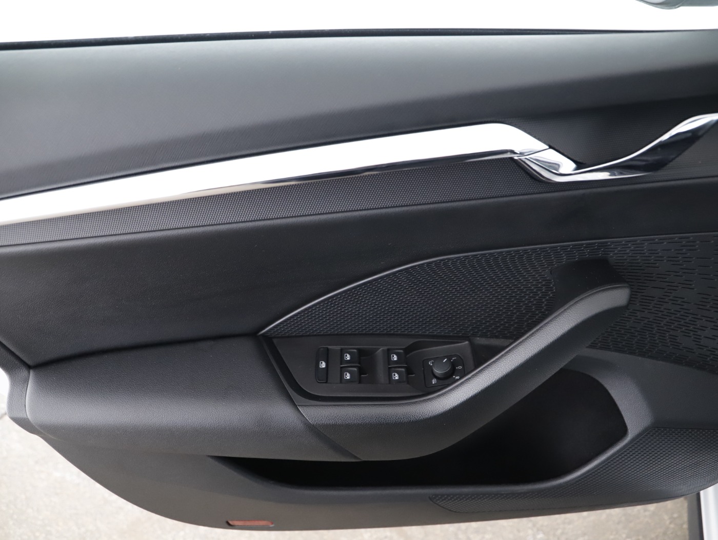 Skoda Octavia Combi 2.0 TDI Scout | Bild 10 von 27