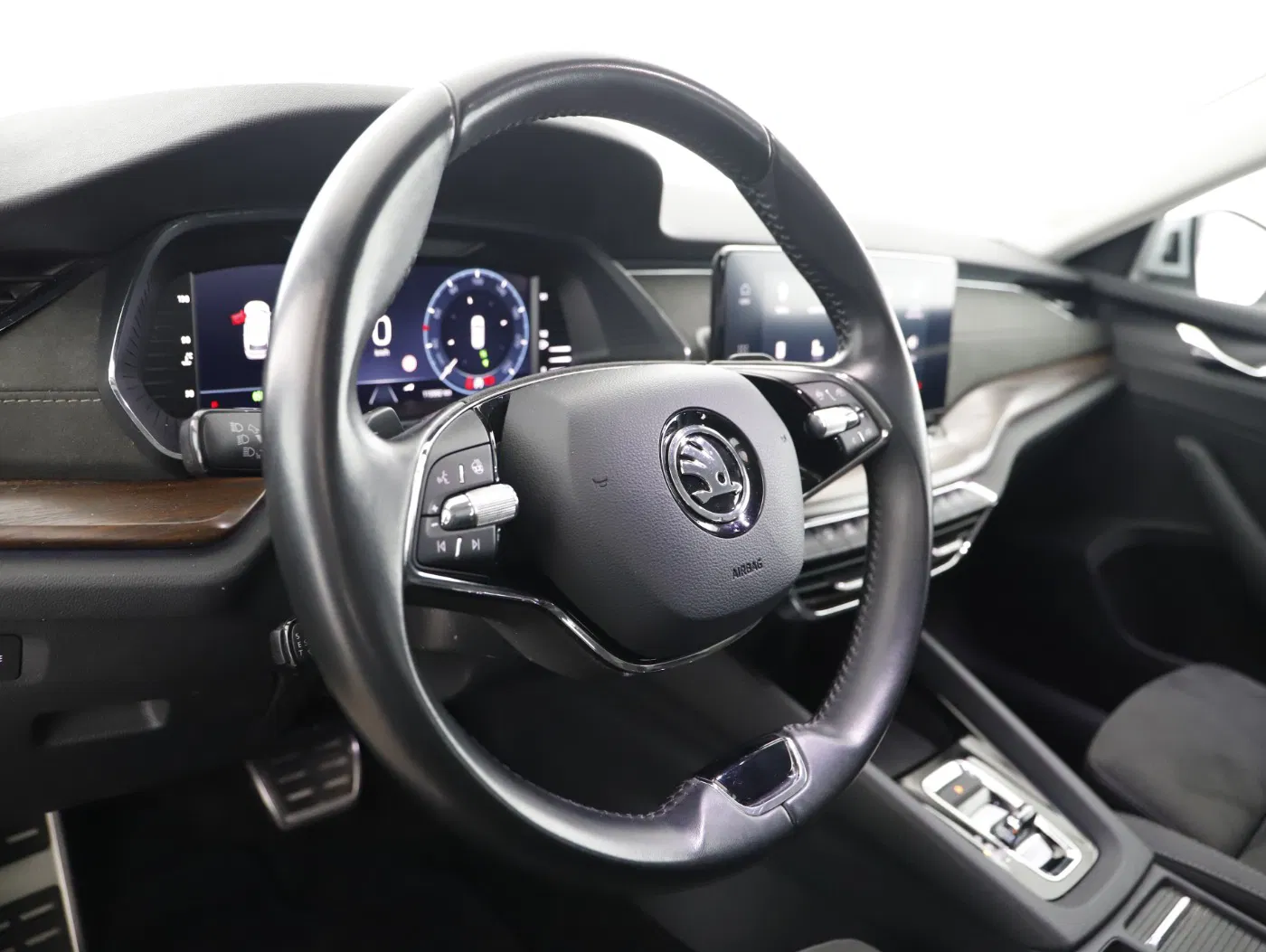 Skoda Octavia Combi 2.0 TDI Scout | Bild 14 von 27