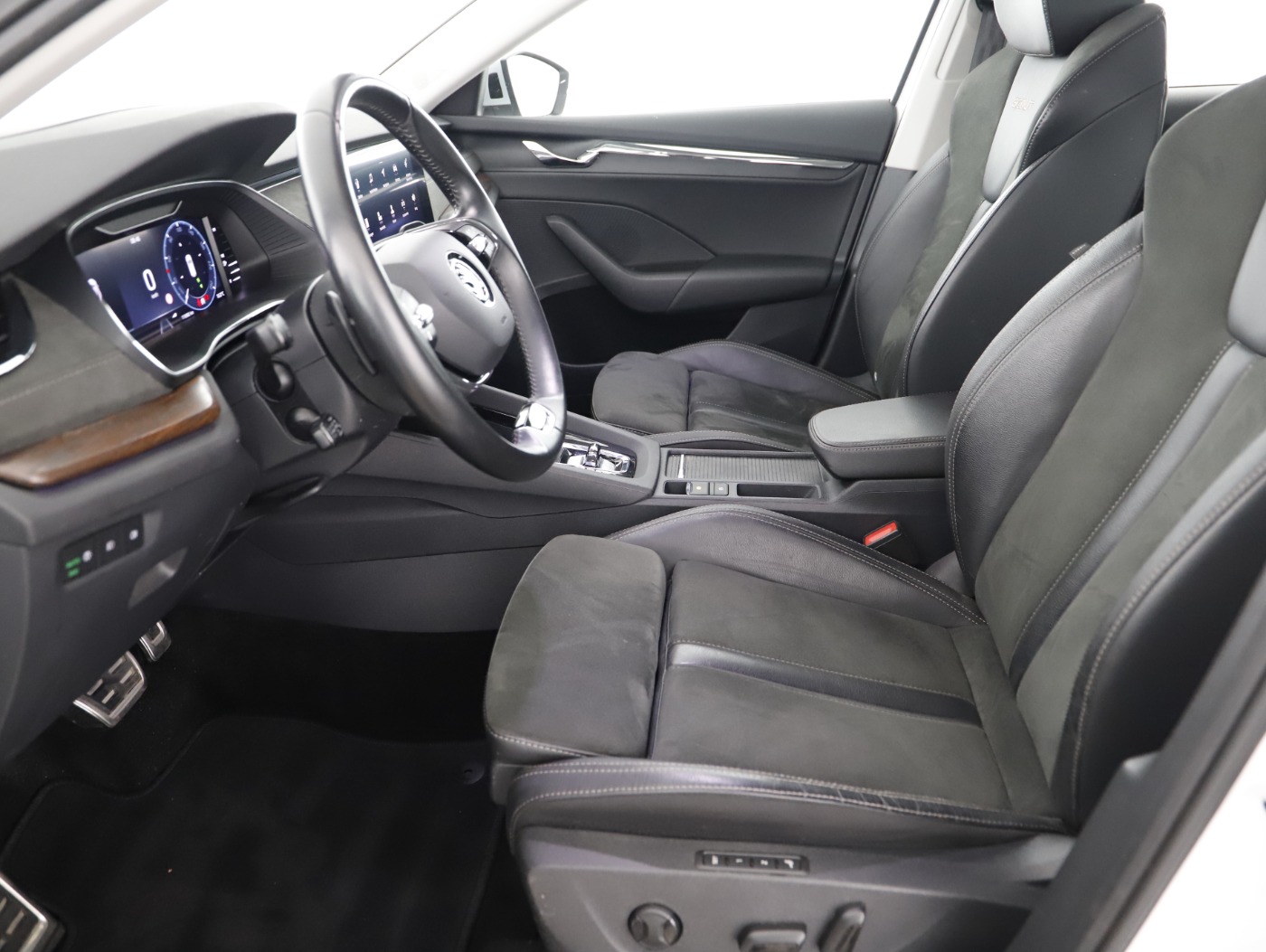 Skoda Octavia Combi 2.0 TDI Scout | Bild 20 von 27